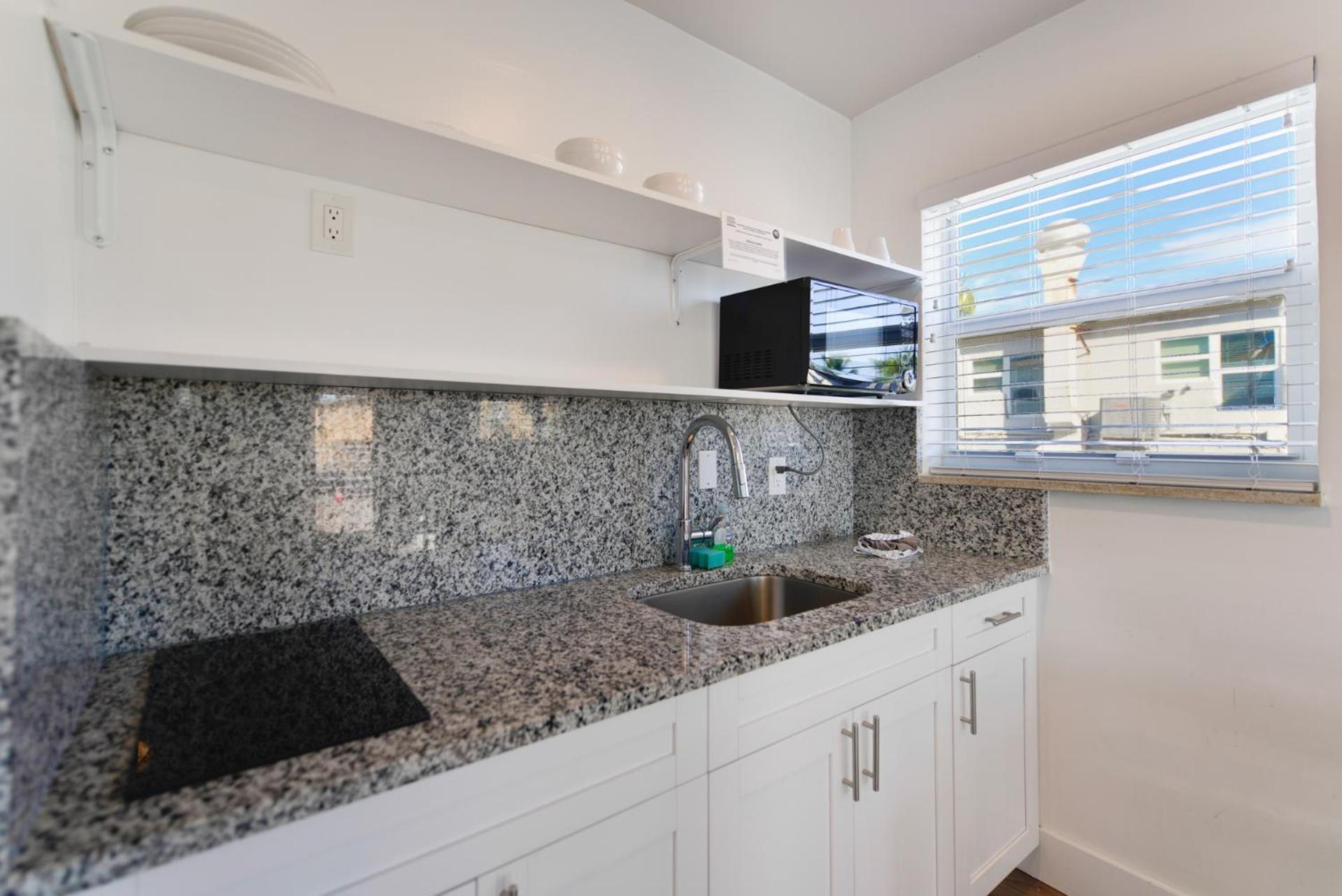 Spacious Studio With Balcony And Parking At The Beach -M46 ハリウッド エクステリア 写真
